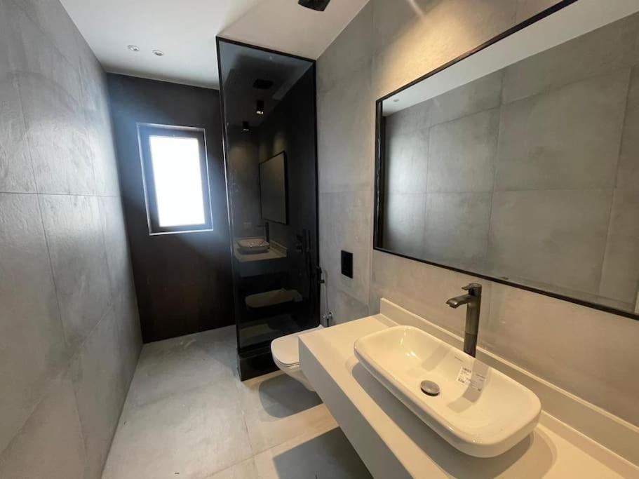 Beautiful In New For Rent Apartment *